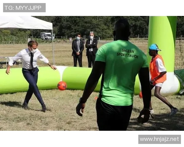 冰爽狂欢,湿身呐喊!小马哥的冠军发布会,一场“湿”与“名”的碰撞! 冰爽狂欢,湿身呐喊!小马哥的冠军发布会,一场“湿”与“名”的碰撞!